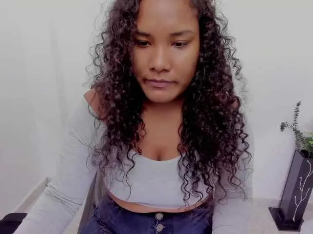 Live sex webcam photo for Anwen6 #268816921