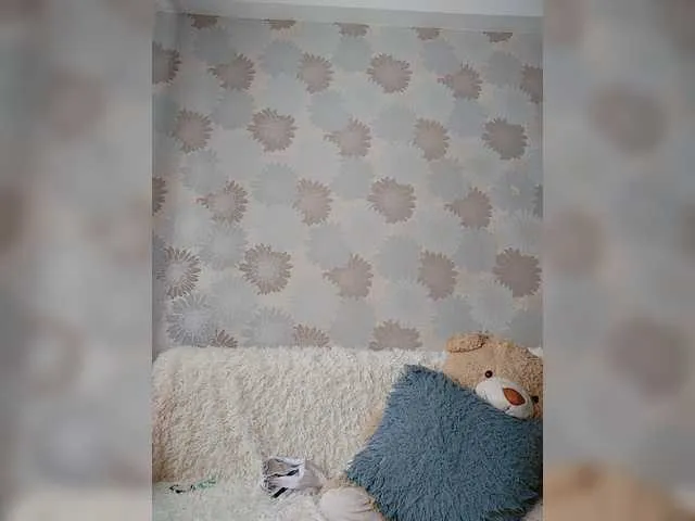 Live sex webcam photo for HotyWinter84 #268810341