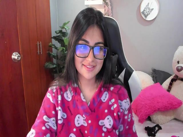 Live sex webcam photo for SaraValennn #268804171