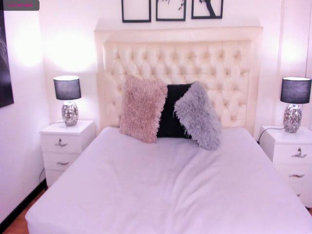 Live sex webcam photo for Mackenzie__20 #268806838