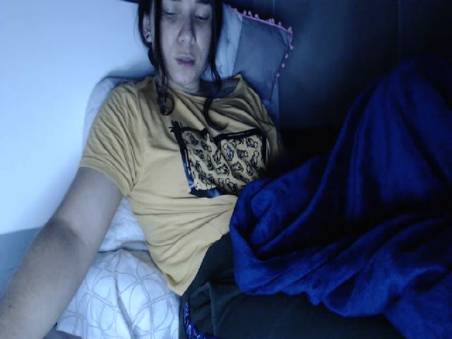 Live sex webcam photo for Joanne7 #268803797