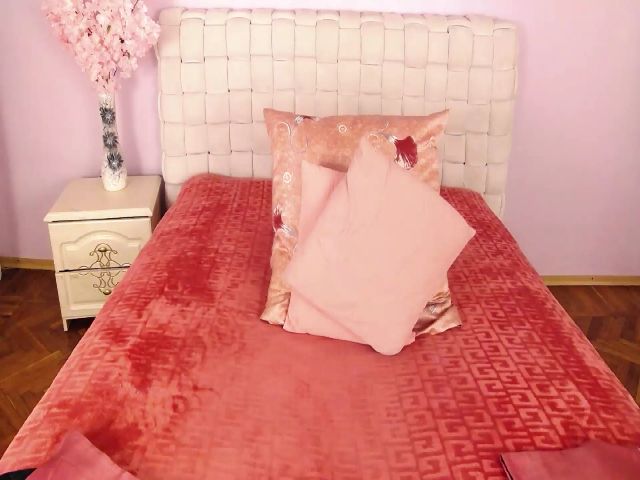 Live sex webcam photo for SpicyKiss_ #268813369