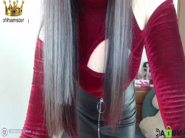 Live sex webcam photo for Miahot21 #268814756