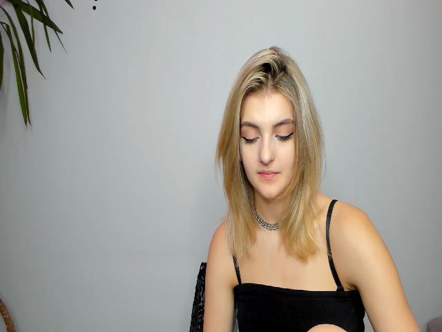 Live sex webcam photo for HelelGretta #268801901