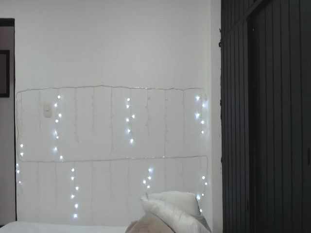 Live sex webcam photo for ShenLong3 #268818419