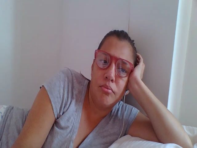 Live sex webcam photo for SweetLola01 #268811649