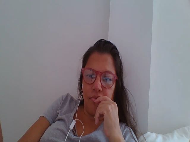 Live sex webcam photo for SweetLola01 #268814083