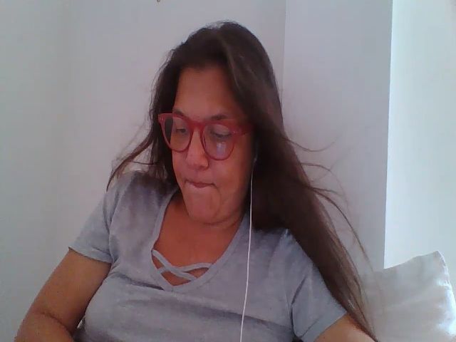 Live sex webcam photo for SweetLola01 #268819849