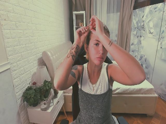 Live sex webcam photo for ArielAniston #268801113