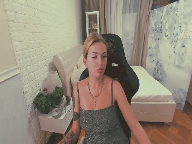 Live sex webcam photo for ArielAniston #268803804