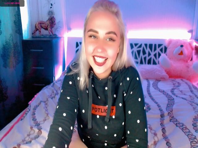 Live sex webcam photo for LindaRichXX #268806494