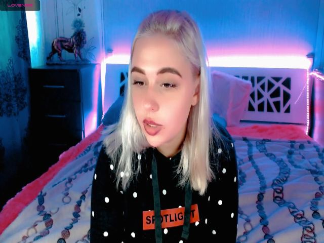 Live sex webcam photo for LindaRichXX #268807401