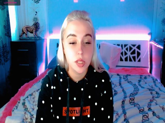 Live sex webcam photo for LindaRichXX #268808333