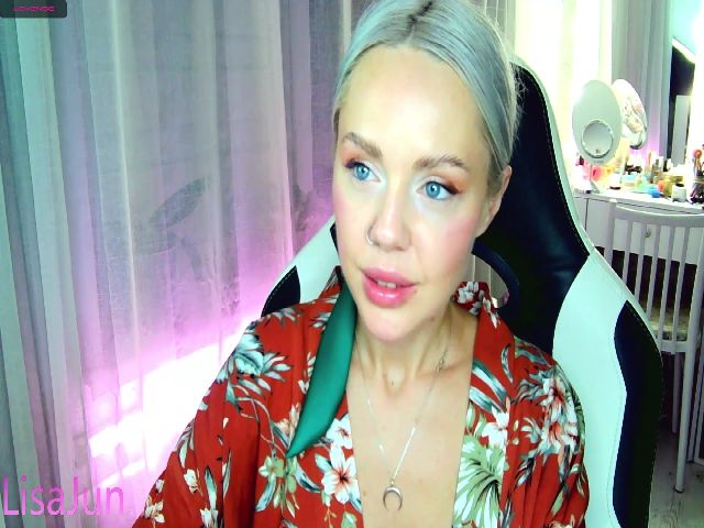 Live sex webcam photo for LisaJun #268820195
