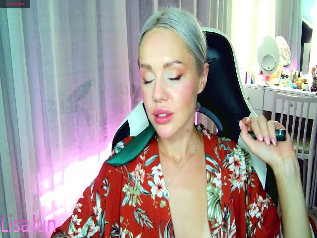 Live sex webcam photo for LisaJun #268820314