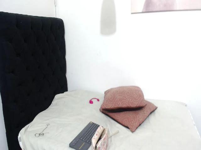 Live sex webcam photo for Stephanymatur #268819703