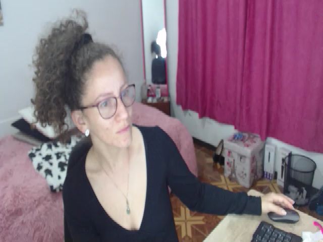 Live sex webcam photo for Romyainara #268808382