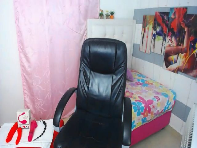 Live sex webcam photo for ashly_queens #268803640