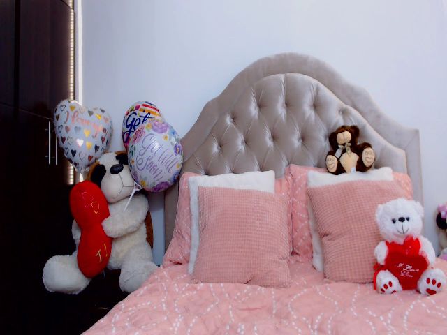 Live sex webcam photo for Sofiaprada1 #268800697