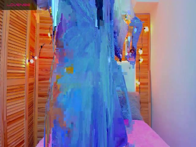 Live sex webcam photo for MarliTes #268800676