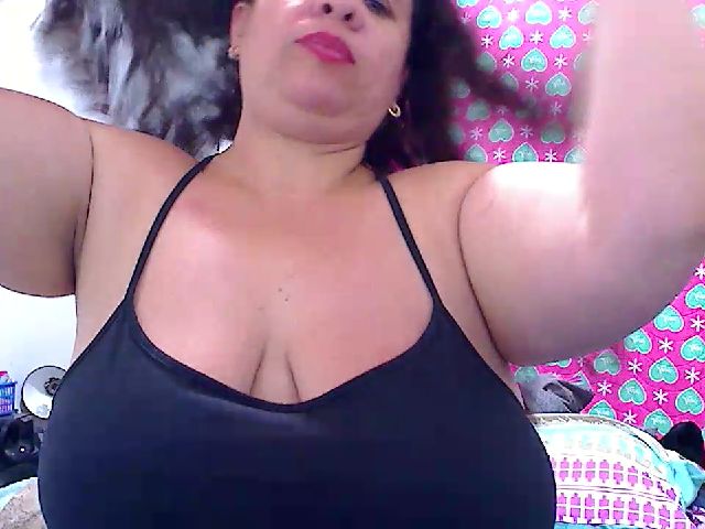 Live sex webcam photo for LatinaBigAss4 #268803274