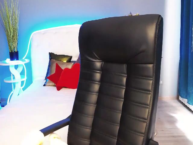 Live sex webcam photo for VictoriaJamy #268808699