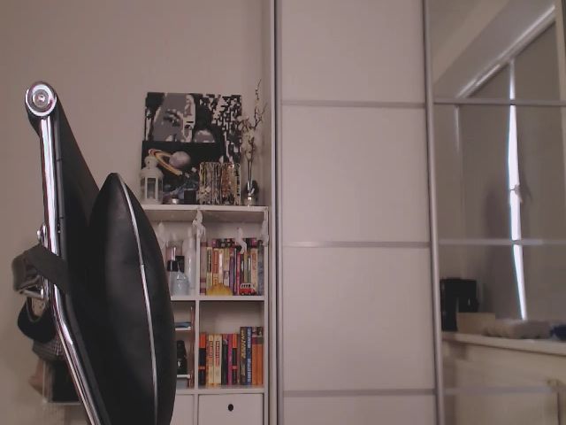 Live sex webcam photo for KellyAsian #268804683