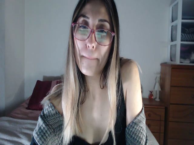 Live sex webcam photo for Ninimoon #268806940