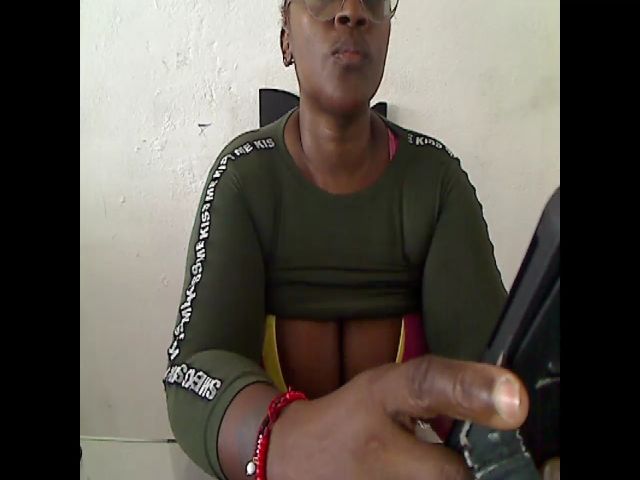 Live sex webcam photo for Assbigxhot9 #268818583