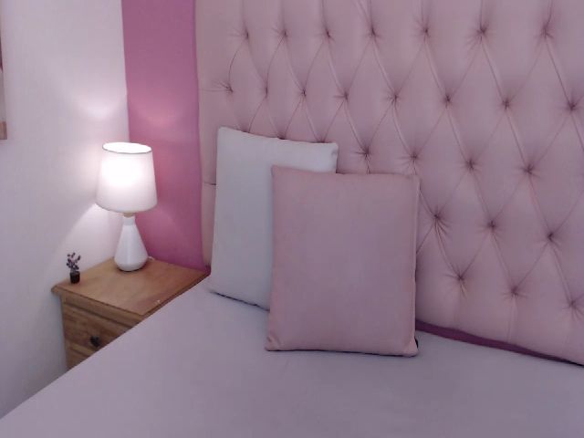 Live sex webcam photo for Keyra_R #268811157