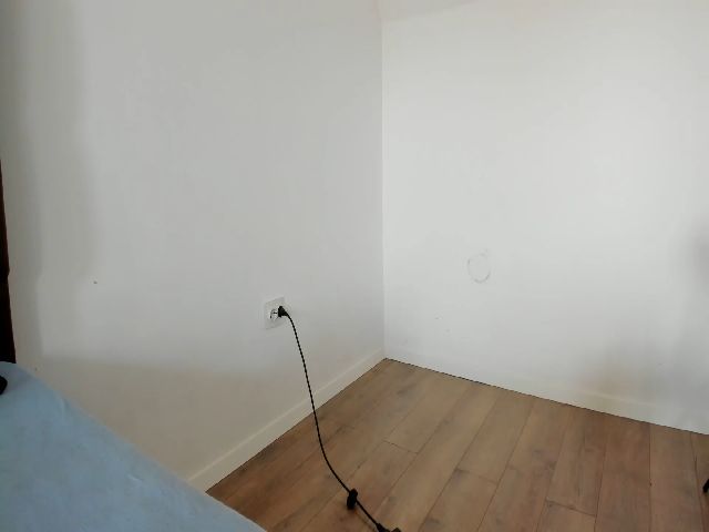 Live sex webcam photo for Jullyenn3 #268813037