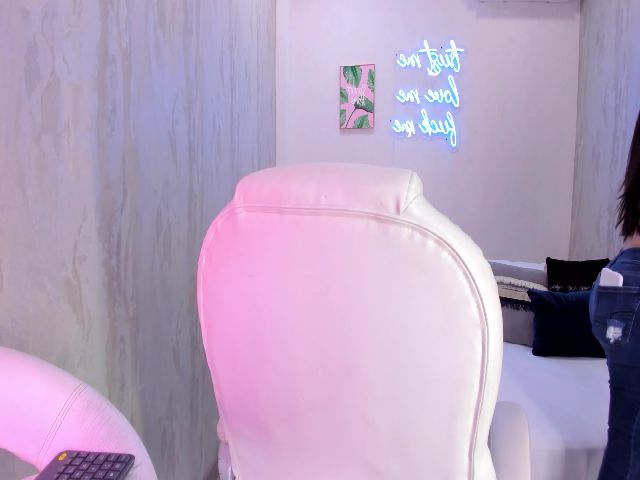 Live sex webcam photo for VictoriaMilan #268812070