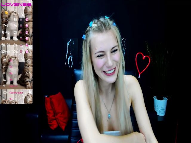 Live sex webcam photo for LiliManchest #268813838