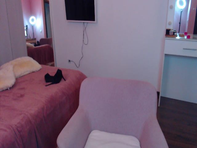 Live sex webcam photo for Yummy_Sammy #268808962