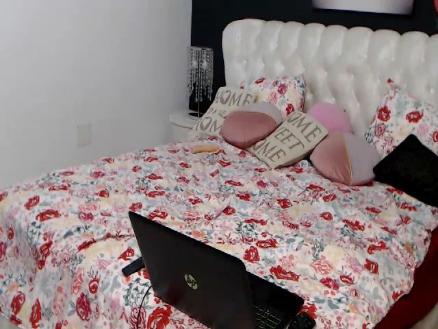 Live sex webcam photo for BlondeeFairy #268818763