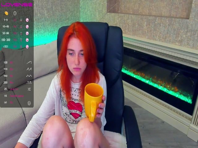 Live sex webcam photo for EmiilyFox #268814131