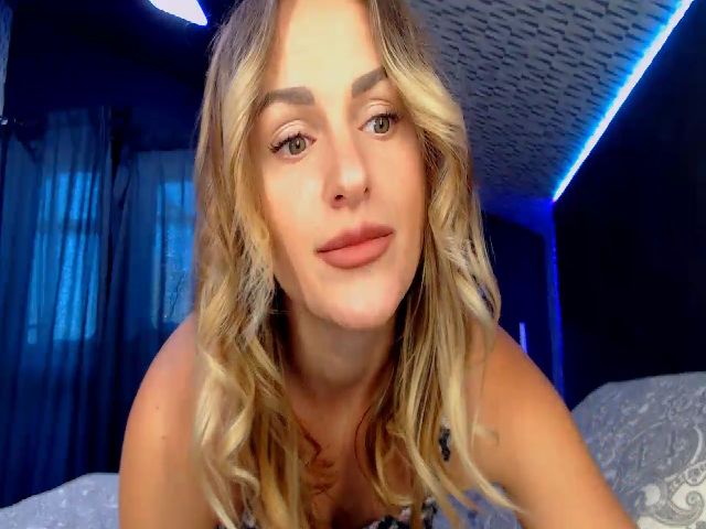 Live sex webcam photo for CandyBunie #268802224
