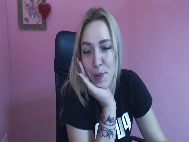 Live sex webcam photo for KetiLove_ #268807422