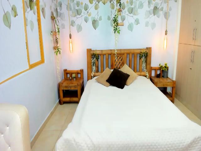 Live sex webcam photo for Prettypervyyx #268803124