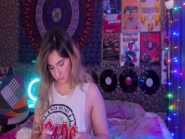 Live sex webcam photo for RETROGIRL_X #268801750