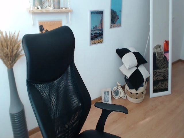 Live sex webcam photo for GloriaSparks #268811607