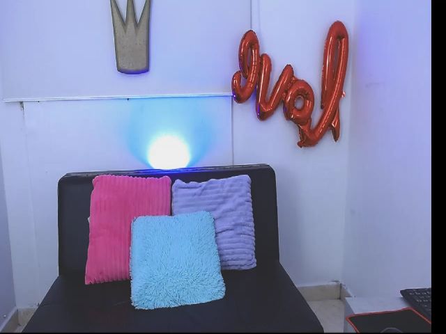 Live sex webcam photo for Arianna_sexyy #268811155