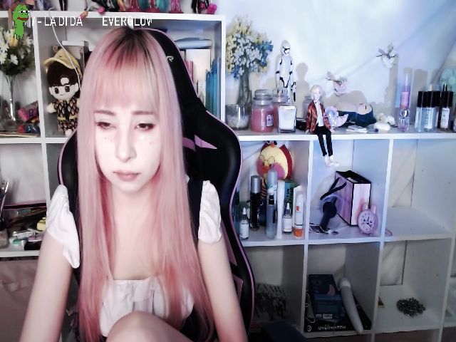 Live sex webcam photo for AkiraHartyX #268818832