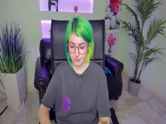 Live sex webcam photo for EllieSmile #268819562