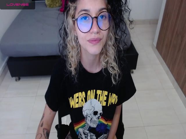 Live sex webcam photo for Myzore #268800658