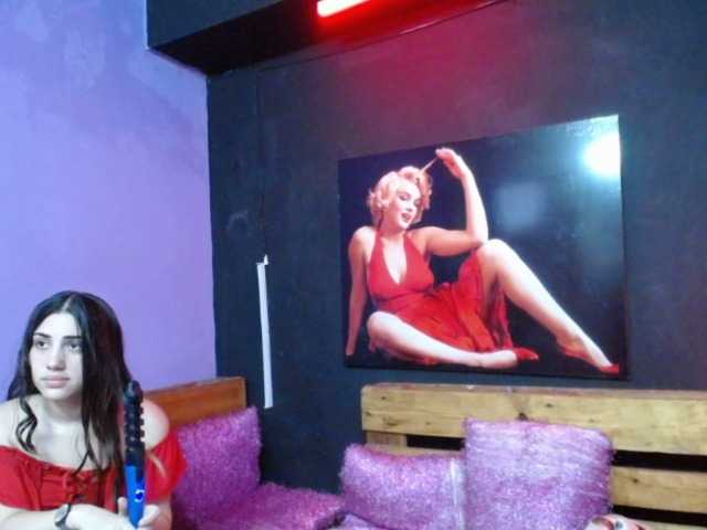 Live sex webcam photo for xxxbitcheshot #268798641