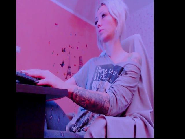 Live sex webcam photo for Blondedirty94 #268806480