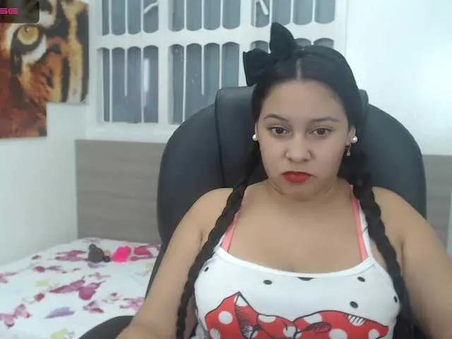 Live sex webcam photo for MollyPatrick2 #268815821
