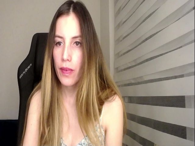 Live sex webcam photo for Alanaa_New #268802310