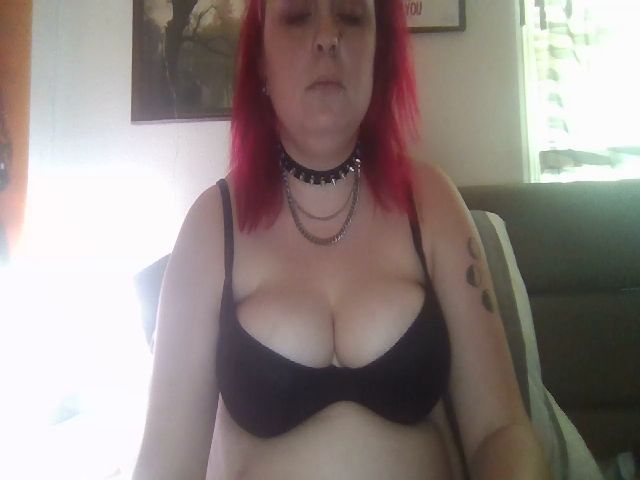 Live sex webcam photo for Weetziebabe #268811262